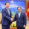 越南政府总理范明正和蒙古国国防部长赛汗巴亚尔。（图片来源：VGP）
