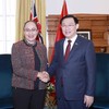 国会主席王廷惠和新西兰国会外交、国防与贸易委员会主任珍妮·萨莱萨。（图片来源：越通社）