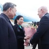 越共中央总书记苏林与夫人抵达明斯克机场，开始对白俄罗斯进行国事访问。白俄罗斯政府副总理阿纳托利·西瓦克及多位政府官员到机场迎接苏林总书记及夫人一行。（图片来源：越通社）