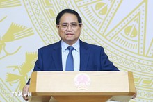 政府总理范明正发表讲话。