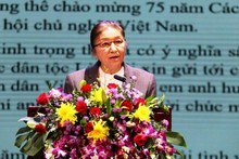 老挝国会主席巴妮•雅陶都在仪式上发言。(图片来源:人民报网)
