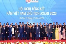 与会代表合影。(图片来源:越通社)