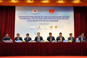 越南财政部与韩国企业代表的对话会。