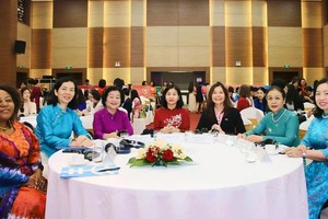“新时代女性与性别平等”论坛在河内召开。（图片来源：phunuvietnam.vn）