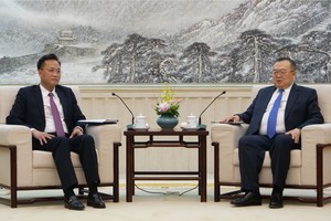 兴安省委书记阮友义会见中共中央对外联络部部长刘建超。