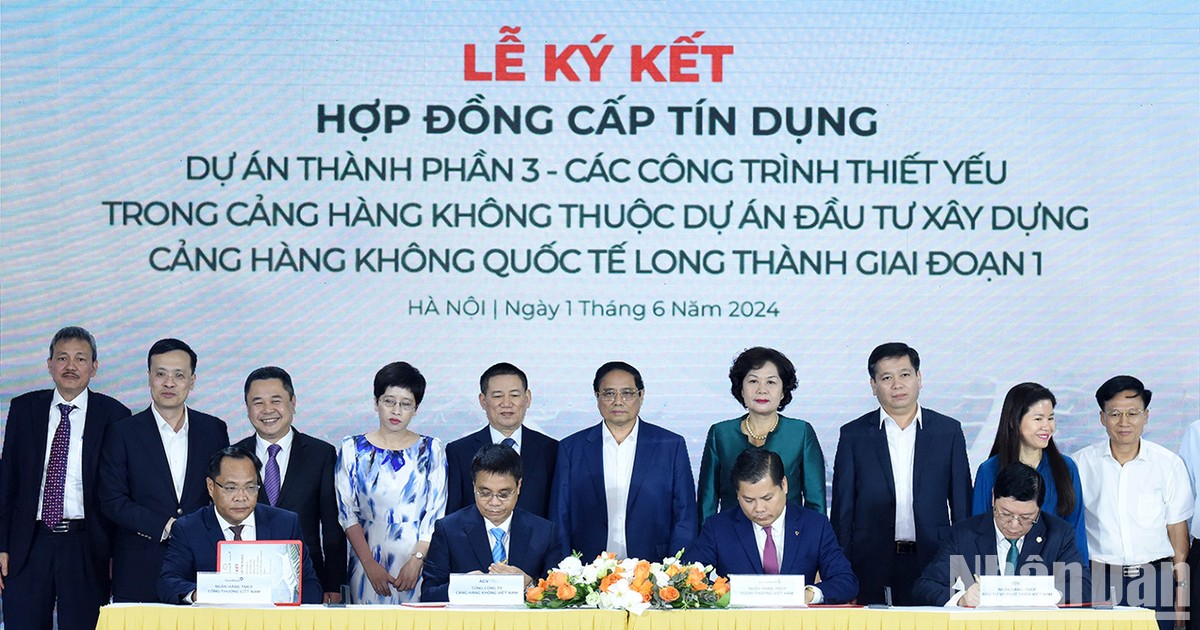 越南政府总理范明正出席隆城机场项目合同签字仪式【组图】