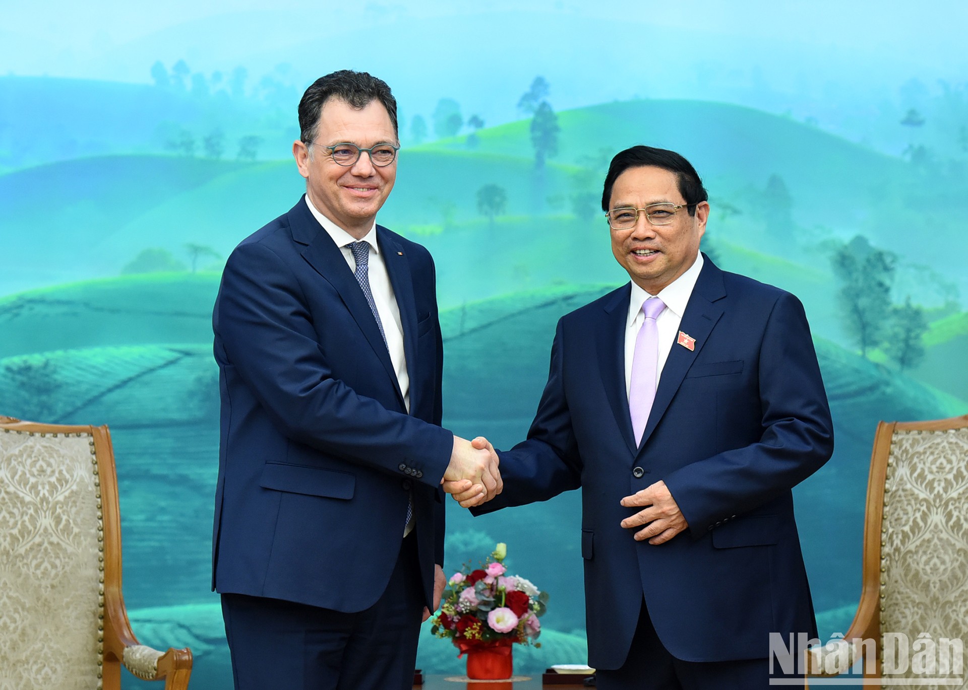 越南政府总理范明正会见罗马尼亚经济、创业和旅游部长【组图】