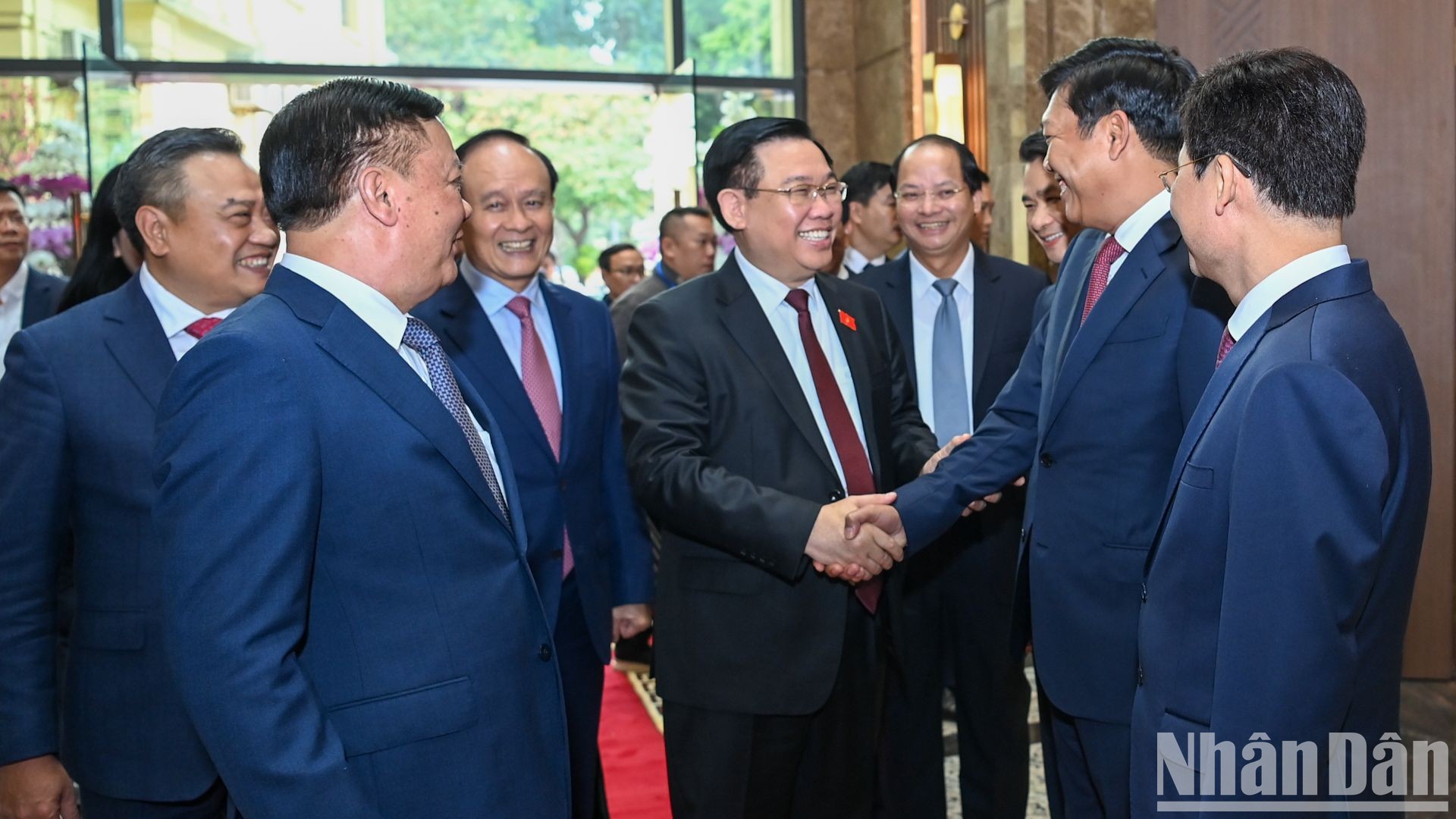 越南国会主席王廷惠向河内党委和政府以及人民拜年
