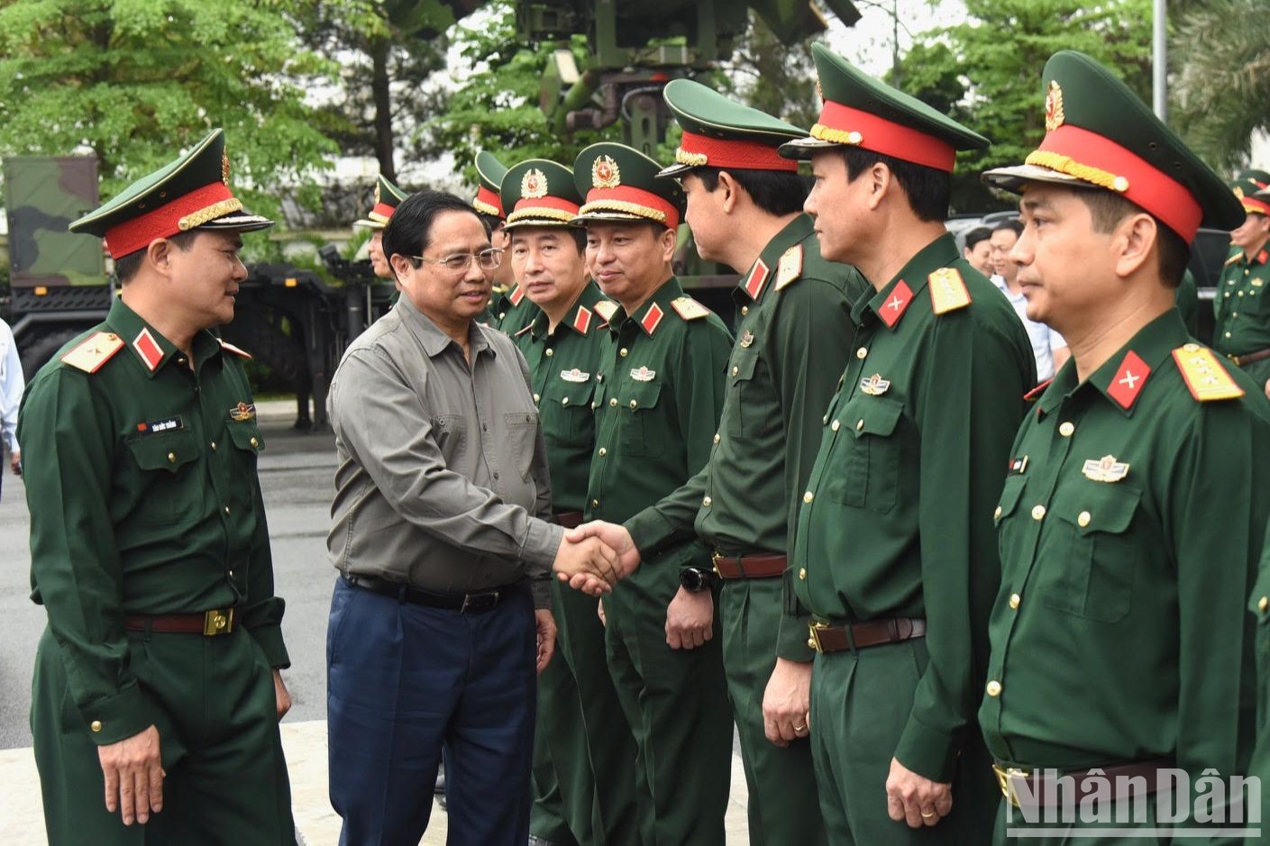越南政府总理范明正造访越南军工电信集团【组图】