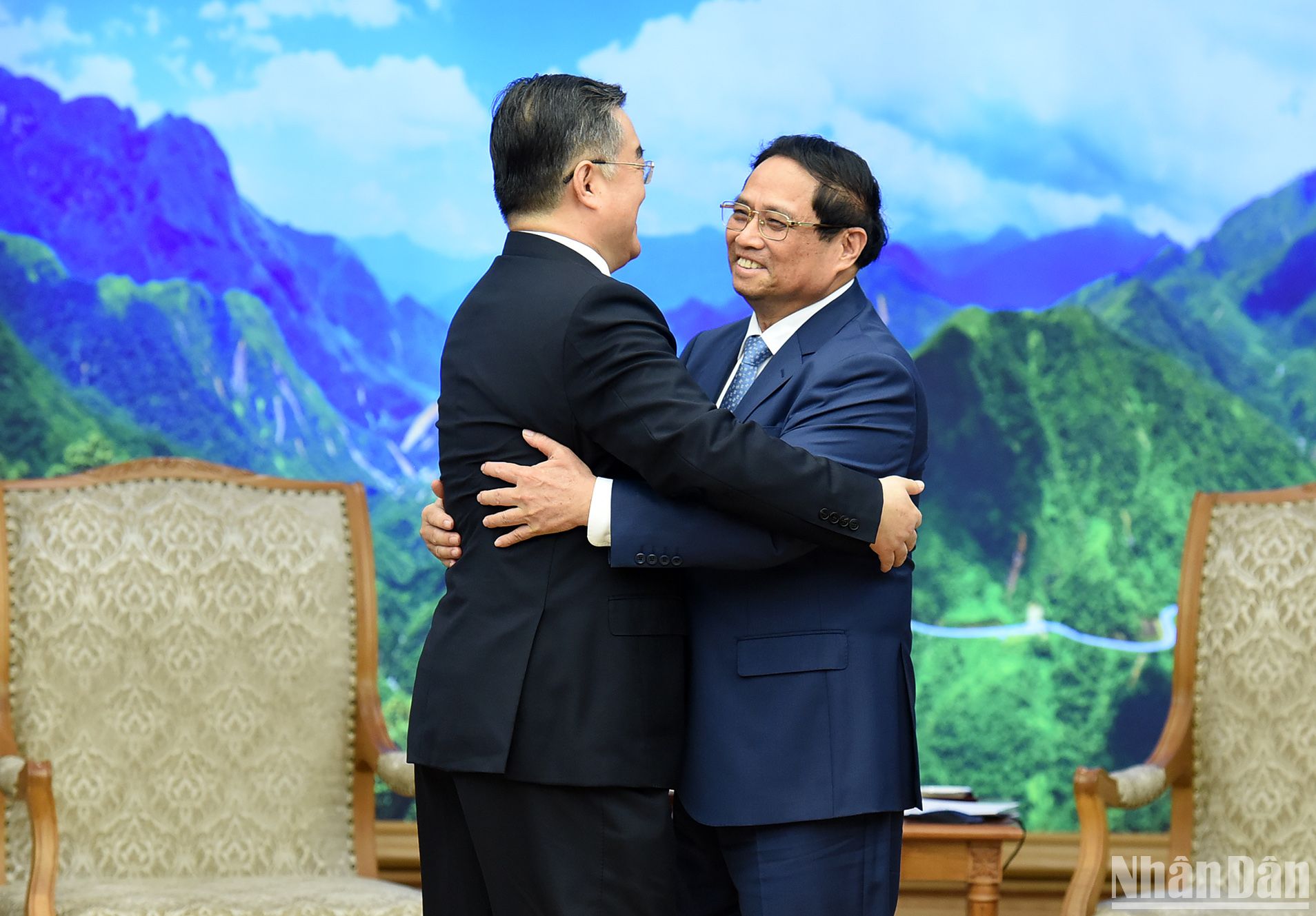 越南政府总理范明正和中国全国人大常委会副委员长张庆伟。