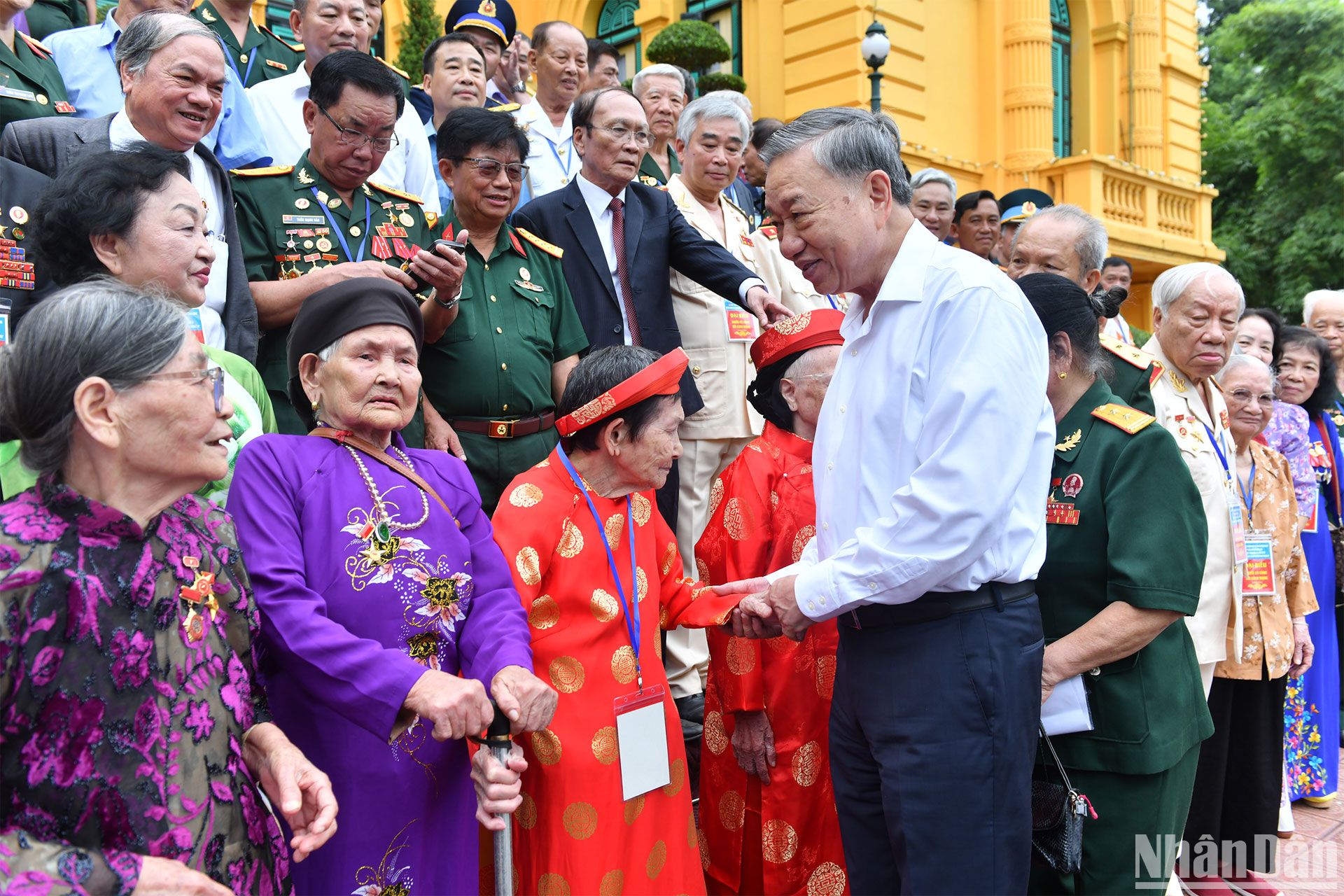 越南国家主席苏林与各位代表。（登科 摄）