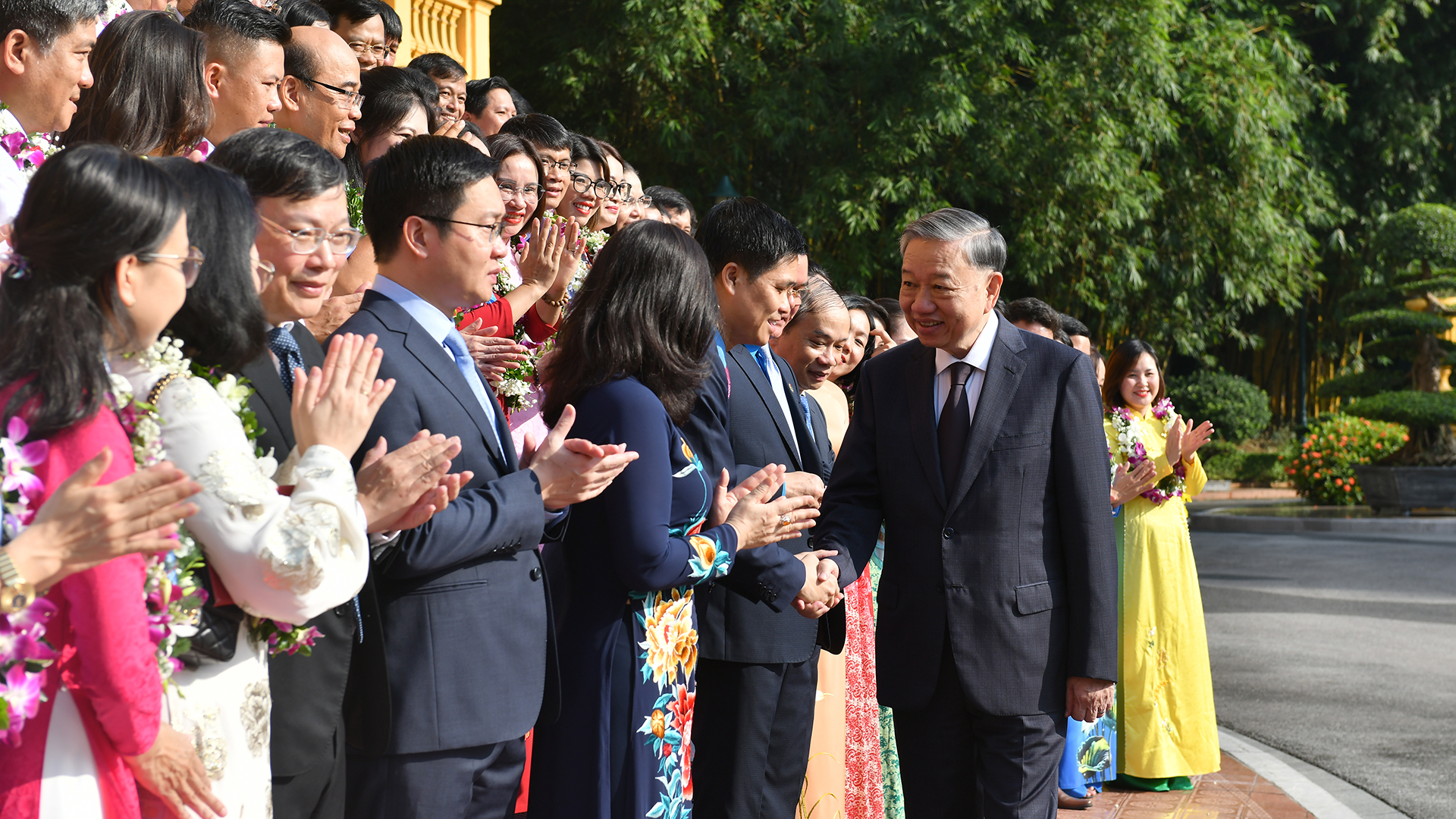 越共中央总书记、国家主席苏林会见“好参谋、好服务”代表团【组图】