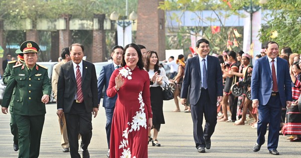 越南国家代主席武氏映春出席2023年“祖国各地的盎然春色”活动。（登科 摄）