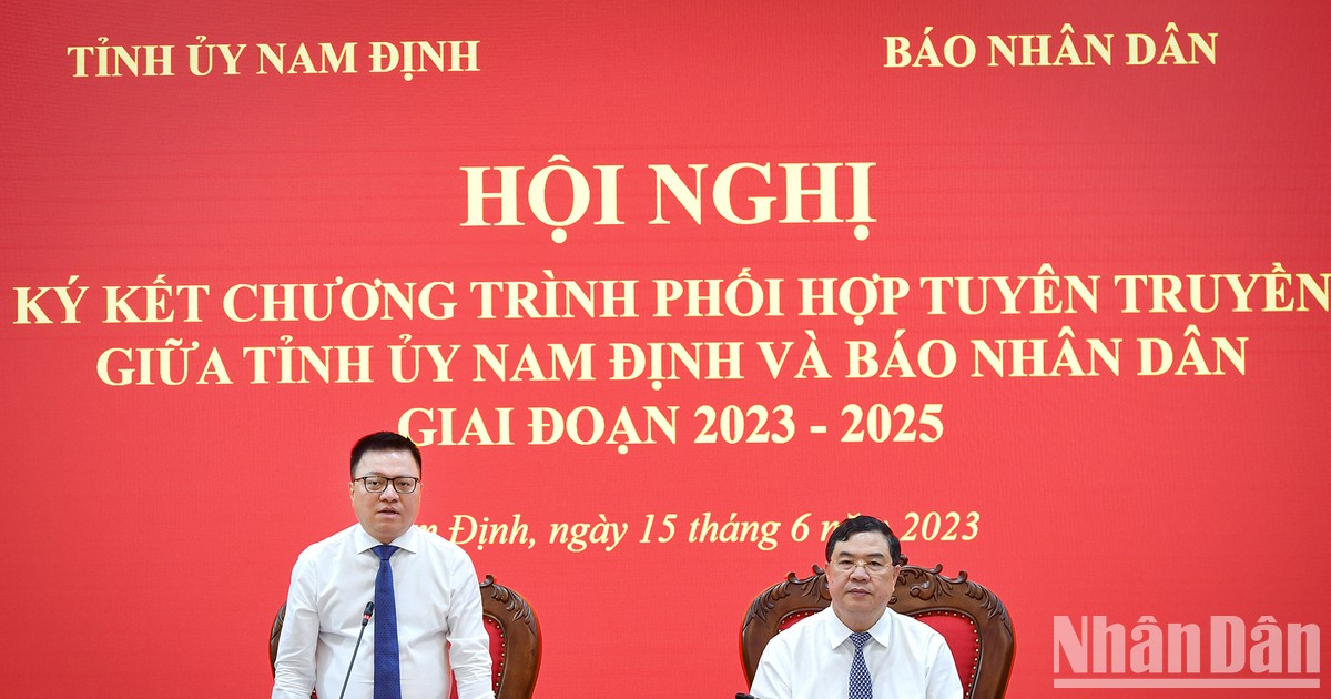越南《人民报》与南定省签署2023-2025年宣传工作计划【组图】