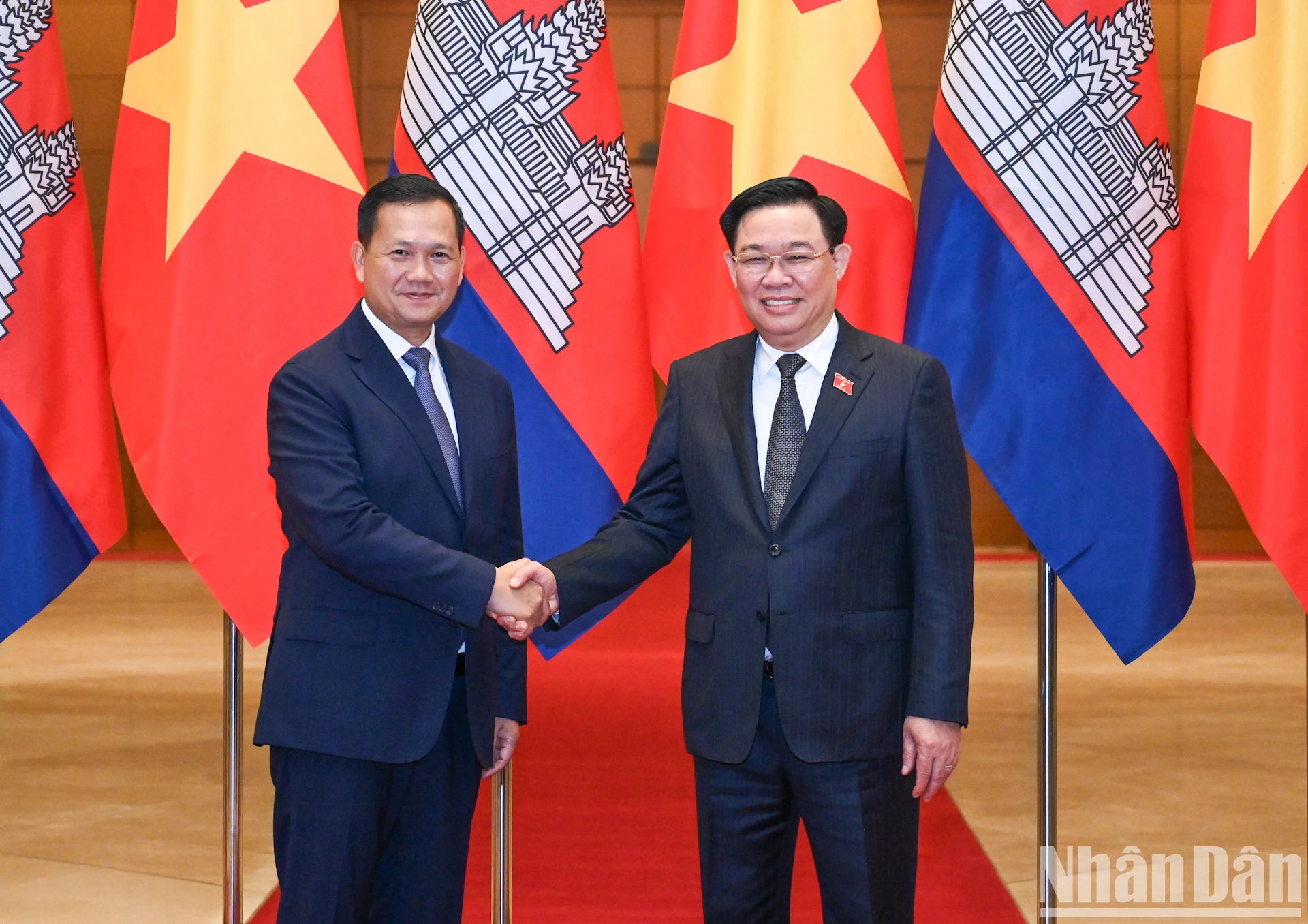 越南国会主席王廷惠会见柬埔寨首相洪玛奈。