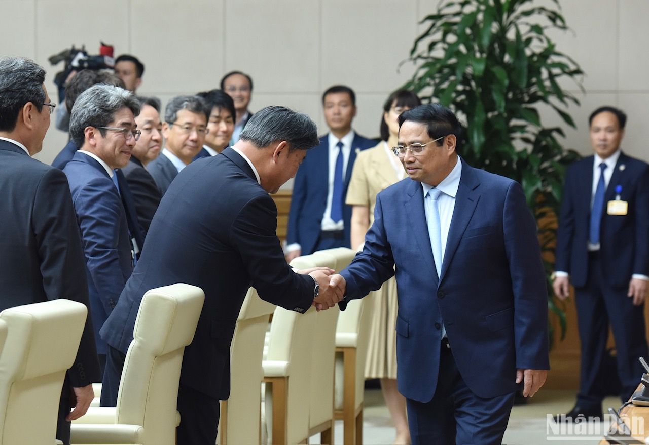 越南政府总理范明正欢迎日本经济团体联合会代表团。