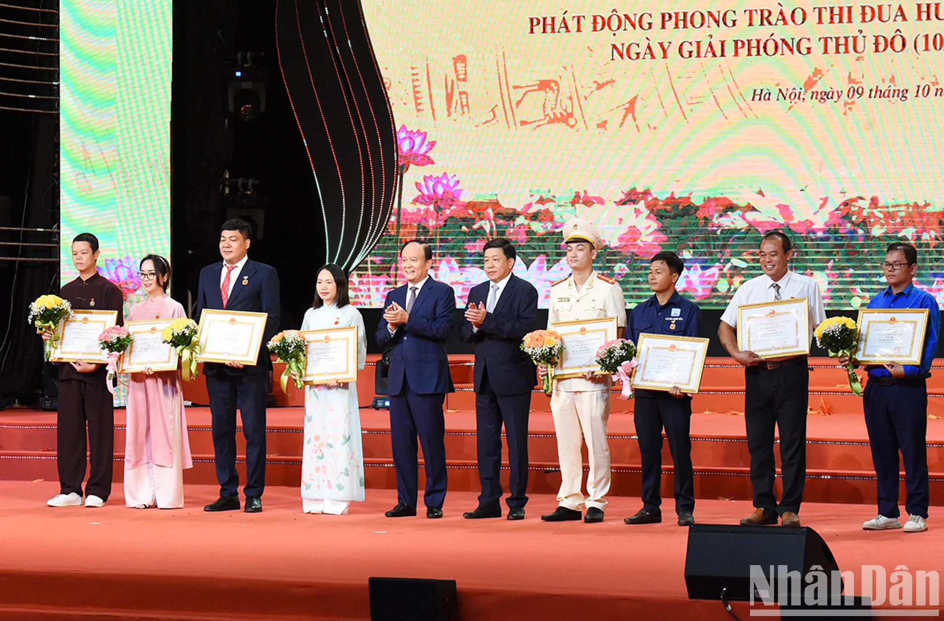 越南政府总理范明正出席2023年“首都优秀公民”表彰大会【组图】