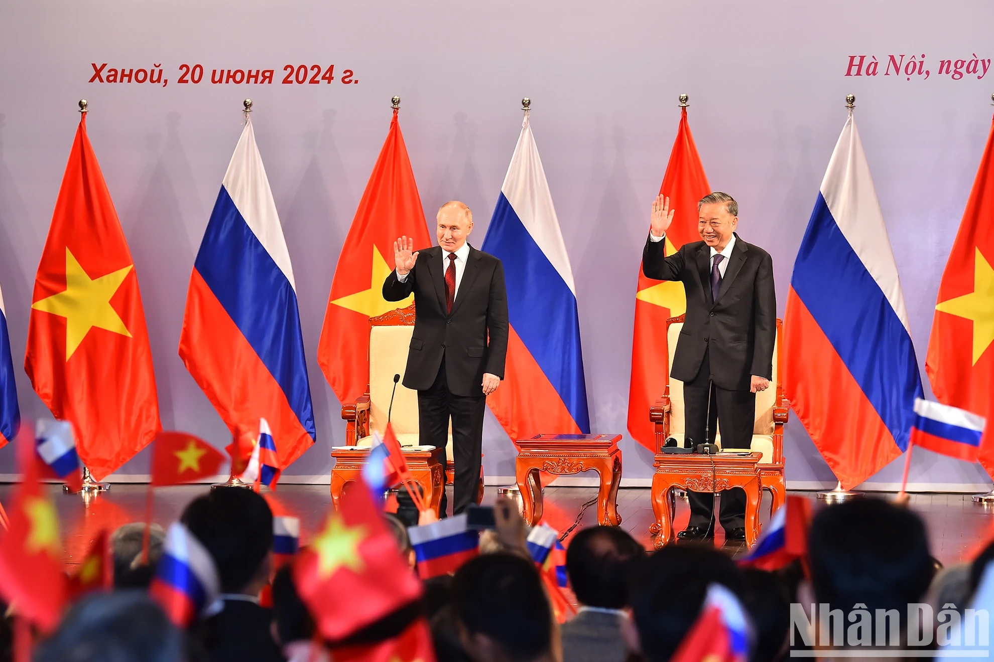 越南国家主席苏林同俄罗斯总统普京会见越俄友好协会领导和历届在俄越南留学生。