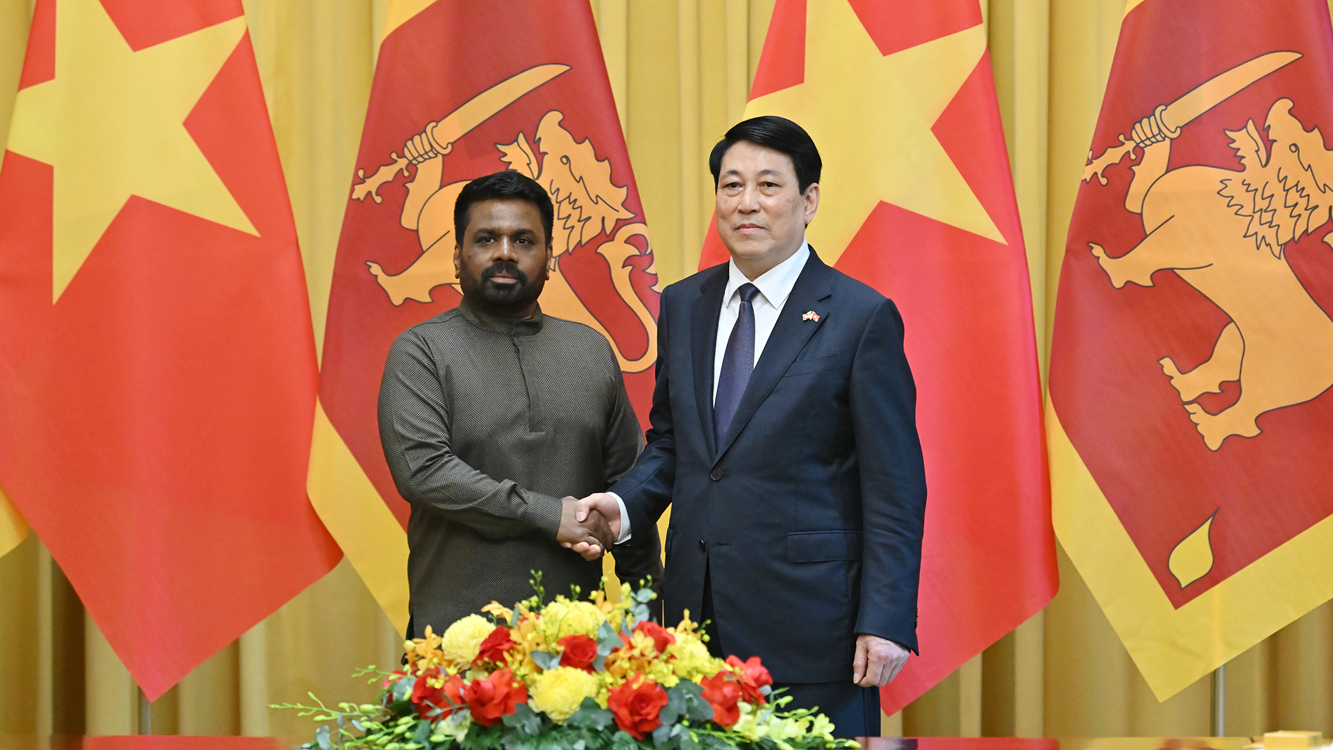 越南国家主席梁强主持欢迎仪式，并同斯里兰卡总统阿努拉·库马拉·迪萨纳亚克举行会谈【组图】