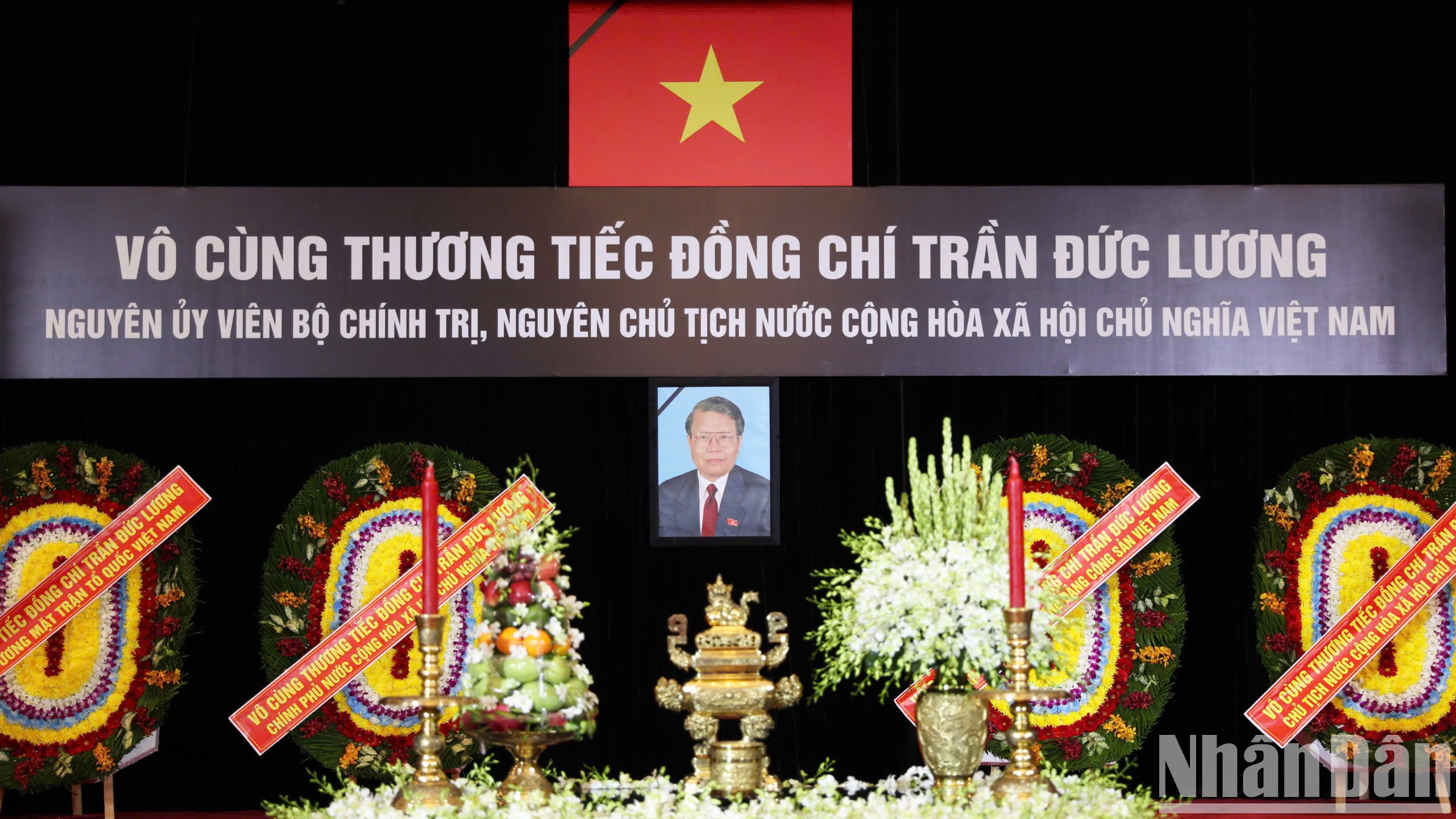 胡志明市为原国家主席陈德良举行吊唁仪式【组图】