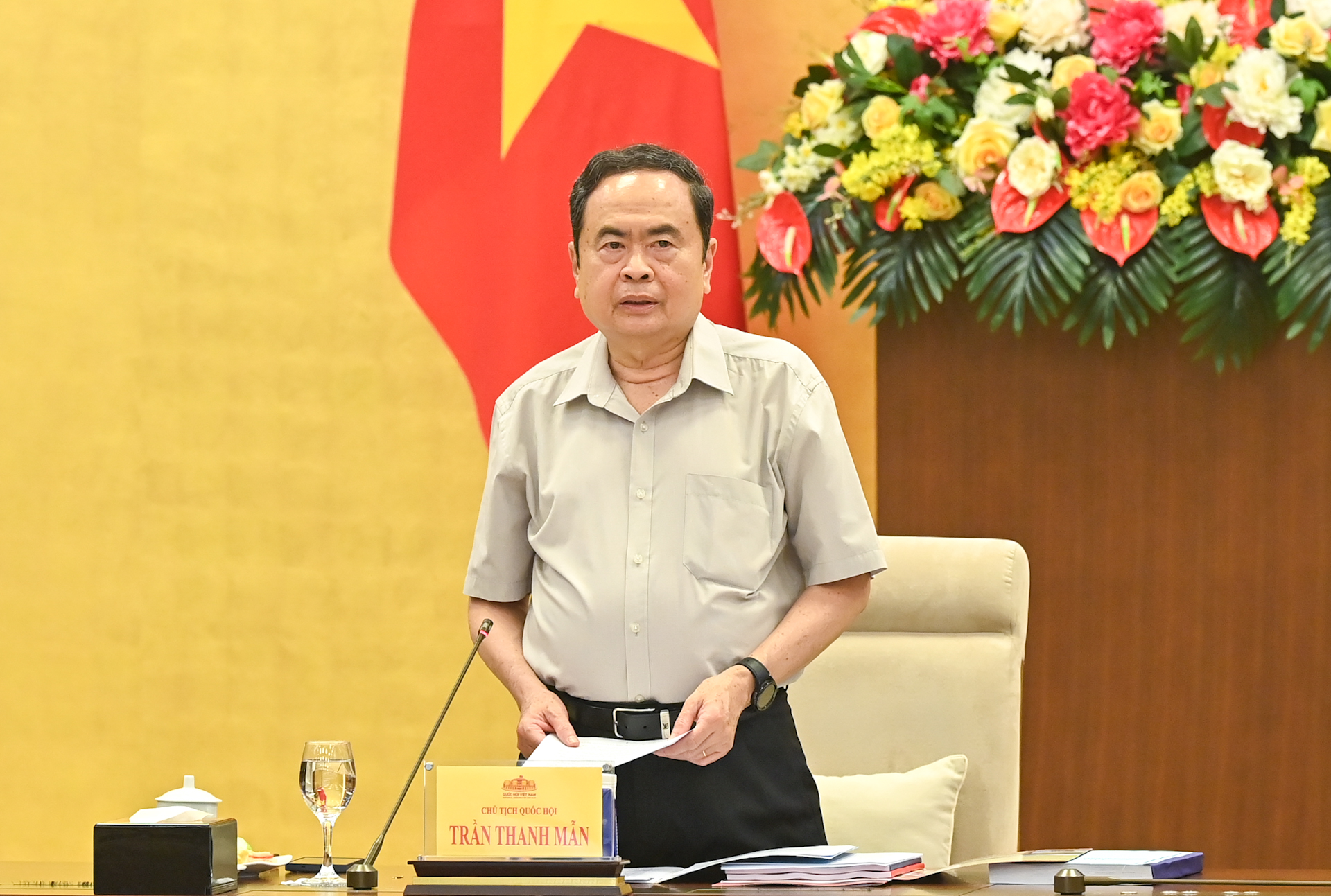 国会主席陈青敏同芹苴市、后江省和朔庄省领导举行工作会议【组图】
