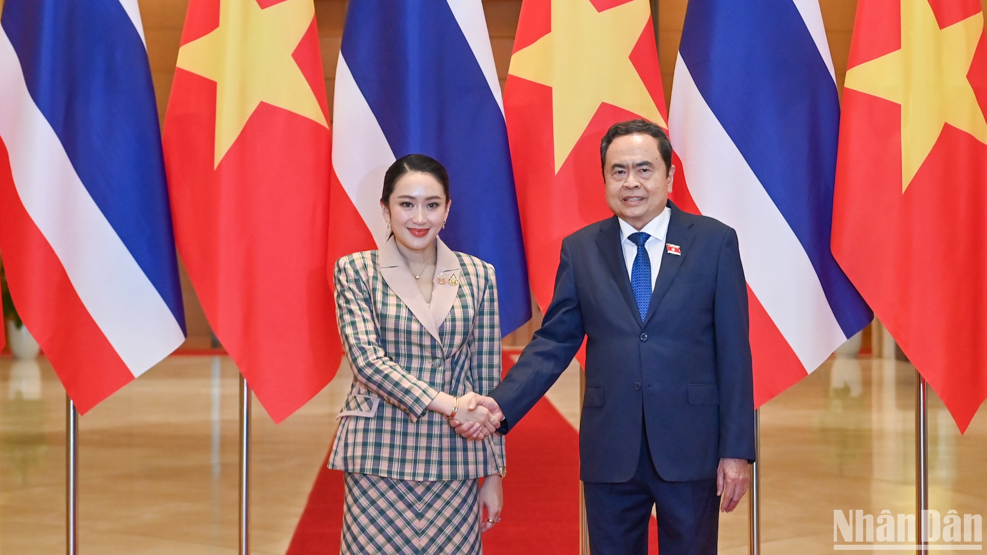 国会主席陈青敏和泰国总理佩通坦·钦那瓦。