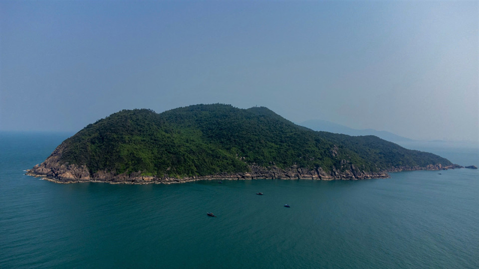 从上方俯瞰山茶岛（岘港市）的全景。（图片来源：越通社）