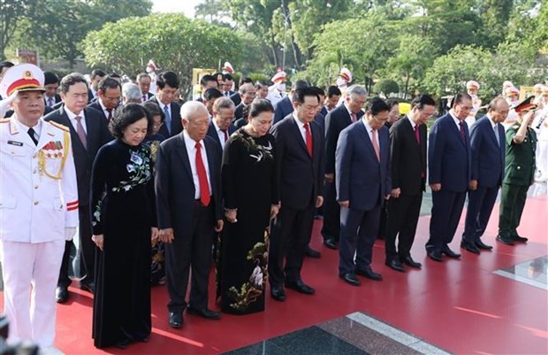 Kỷ niệm ngày sinh Chủ tịch Hồ Chí Minh 19/5: Lãnh đạo Đảng, Nhà nước Việt Nam vào Lăng viếng, viếng di hài Chủ tịch Hồ Chí Minh ảnh 1