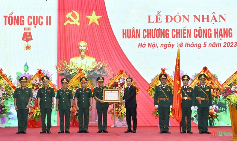 Chủ tịch nước Vũ Văn Thưởng trao huân chương nghĩa vụ quân sự hạng nhất ảnh 1 cho Tổng cục 2 Bộ Quốc phòng