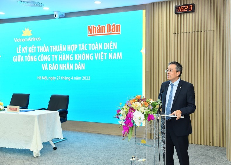 Báo Nhân Dân ký kết hợp tác toàn diện với Vietnam Airlines ảnh 1