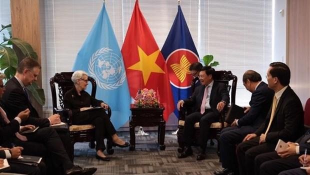 越南政府常务副总理范平明与美国第一副国务卿温迪·谢尔曼举行会晤。（图片来源：越通社）