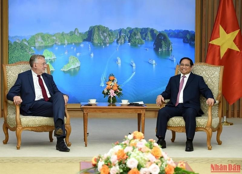 越南政府总理范明正会见欧洲议会国际贸易委员会主席兰格。