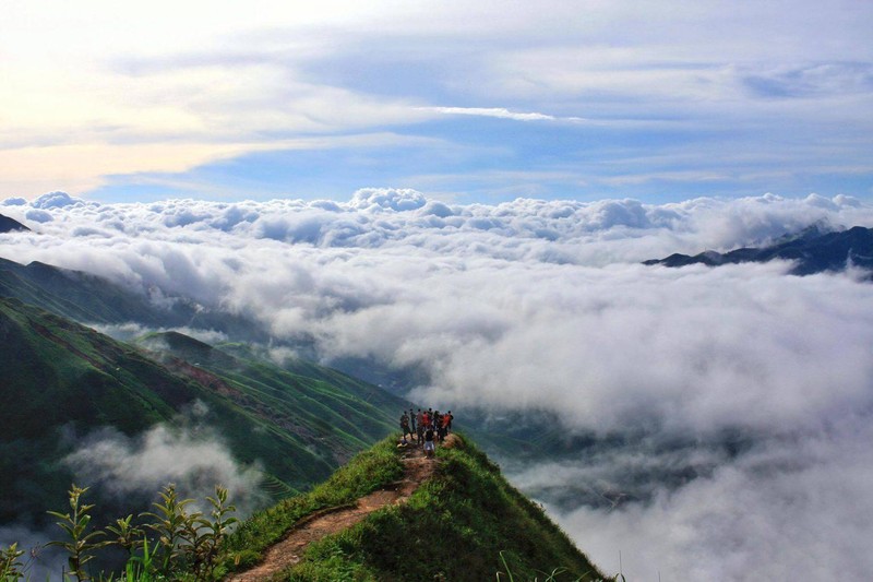 斜处峰被誉为徒步爱好者心中的云朵“天堂”。