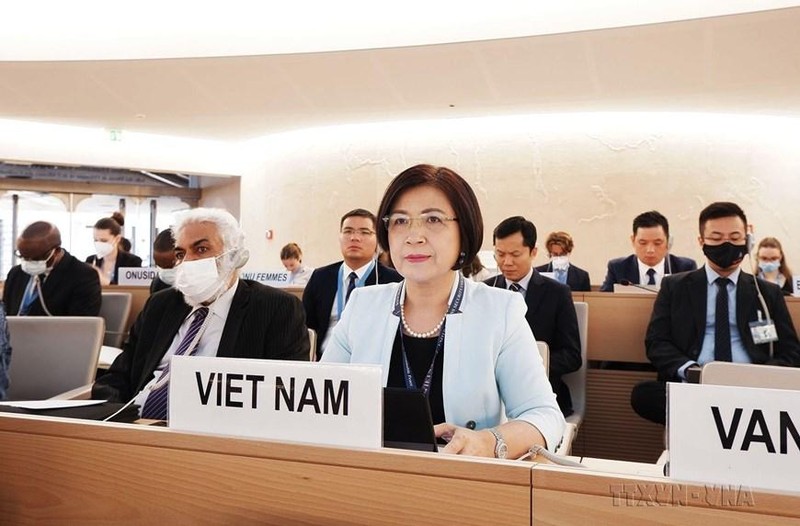 2022年9月12日，越南常驻联合国日内瓦办事处、常驻世界贸易组织代表黎氏雪梅大使率团出席在比利时举行的联合国人权理事会第51届会议。（图片来源：越通社）