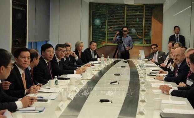 越南政府副总理范平明与美国商界举行座谈会。