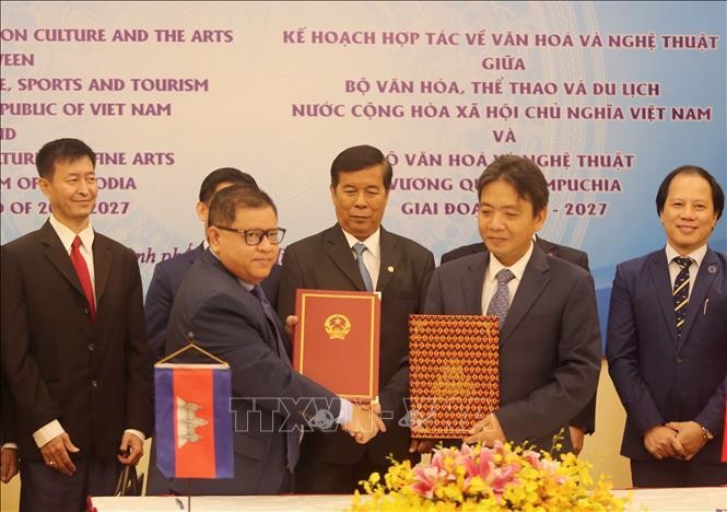 双方签署《2023-2027年阶段越南与柬埔寨文化艺术合作计划》。