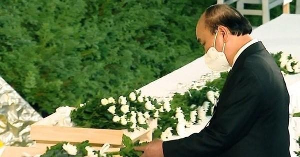 国家主席阮春福9月27日下午代表越南党和国家领导在日本首都东京出席日本前首相安倍晋三国葬。（图片来源：越通社）