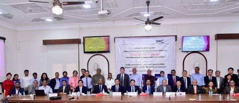 岘港市工作代表团出席在孟买举行的投资促进会议。