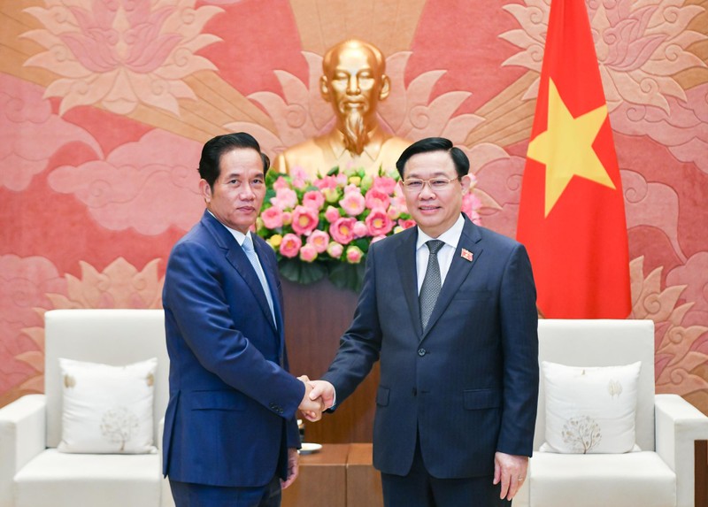 国会主席王廷惠会见柬埔寨金边市市长坤盛。（图片来源：国会官网）