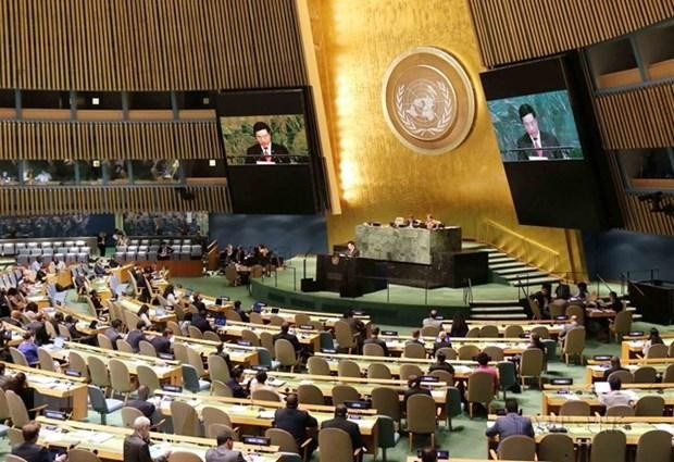 越南政府常务副总理范平明在第77届联合国大会一般性辩论会上发表讲话。（图片来源：越通社）
