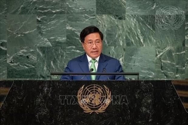 越南政府常务副总理范平明在第77届联合国大会一般性辩论会上发表讲话。（图片来源：越通社）