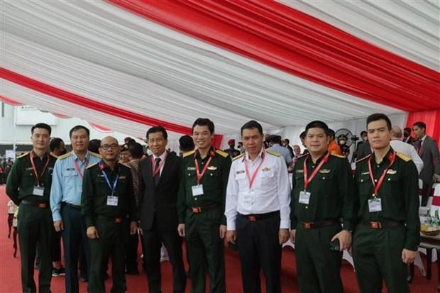 2022年印度尼西亚国防博览会的越南代表团。（图片来源：越通社）