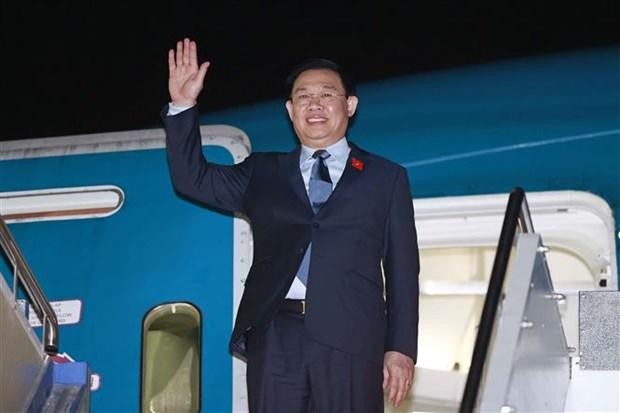 国会主席王廷惠抵达堪培拉。（图片来源：越通社）