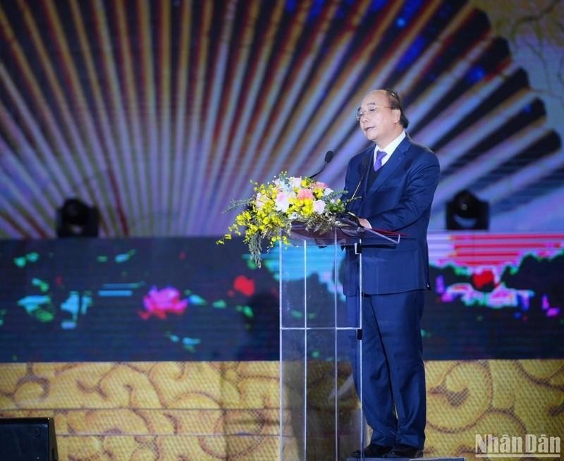 越南国家主席阮春福出席仪式并发表讲话。