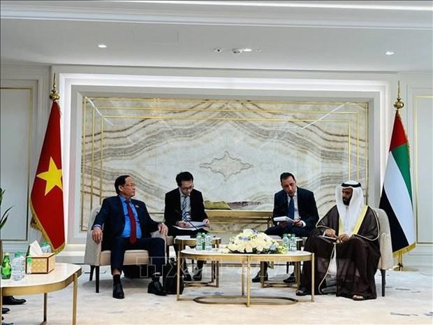 越南国会副主席陈光方与阿联酋议会第一副主席Hamad Al-Rahroomi举行会谈。（图片来源：越通社）