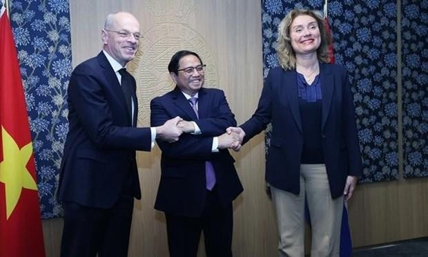 越南政府总理范明正会见荷兰议会一院和二院议长 （图片来源：越通社）