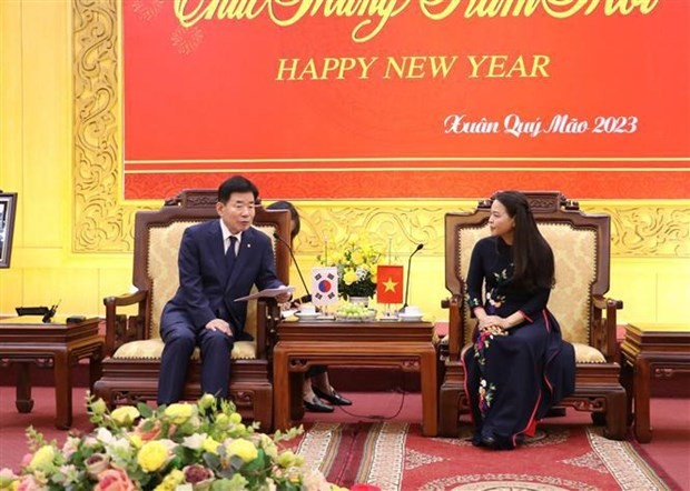 韩国国会议长金振杓造访宁平省。