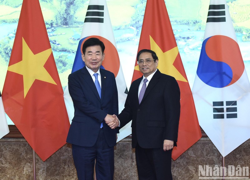 越南政府总理范明正会见韩国国会议长金振杓。