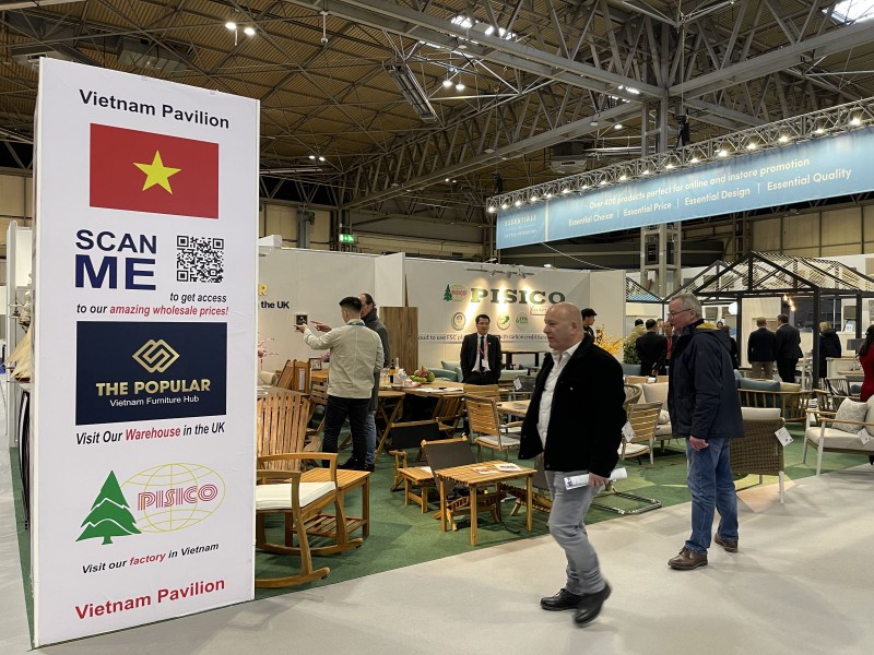 越南参加英国规模最大的家具展。