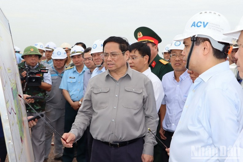 范明正总理视察龙城机场建设投资项目。